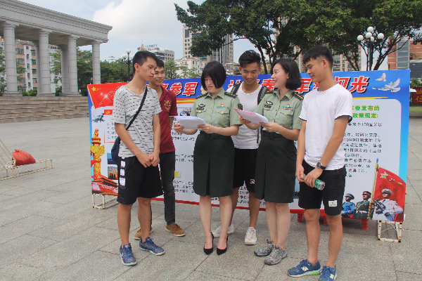 兵姐姐现场解答咨询.JPG