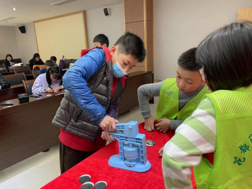 永利澳门博物馆举办“红花印记”徽章DIY活动465.png
