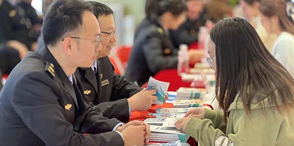 永利18个部门联袂“出摊”  教市民“避坑”维权